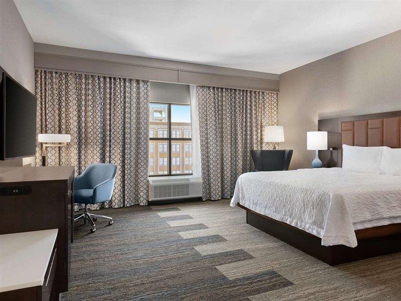 Hampton Inn Suites Kansas City Downtown Crossroads Exterior photo