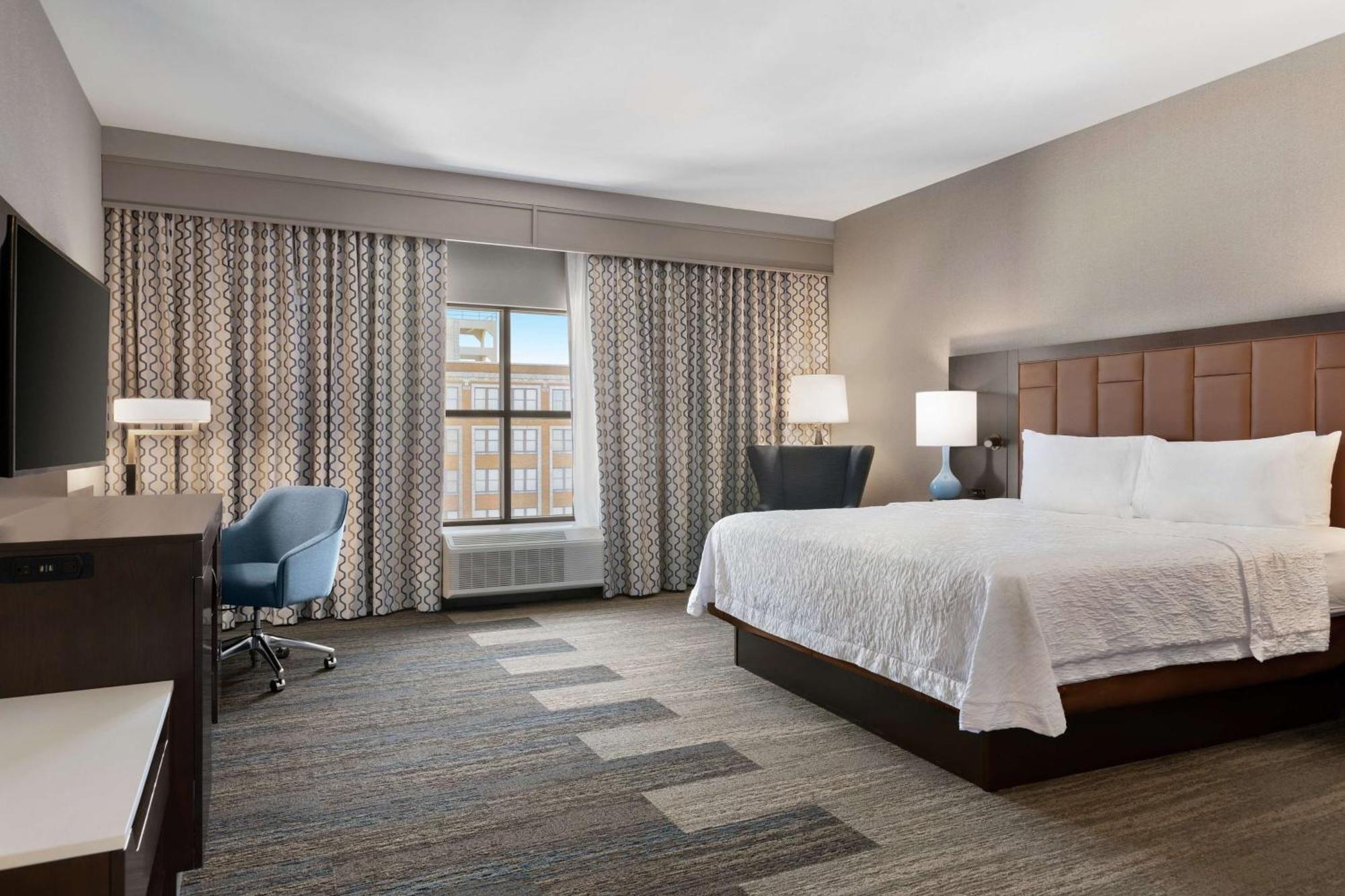 Hampton Inn Suites Kansas City Downtown Crossroads Exterior photo